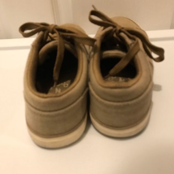 Mens Lugz shoes in size 8.5. Tan in color - Picture 4 of 6